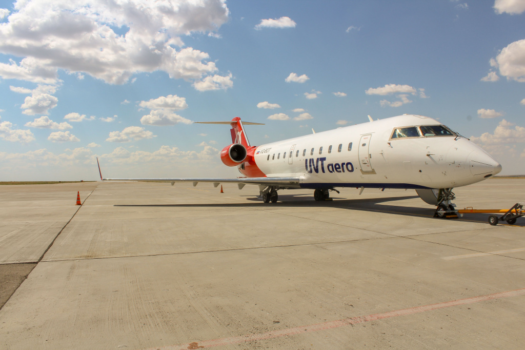 Авиакомпании волгоград. CRJ-200 ЮВТ Аэро. Bombardier crj200 ЮВТ Аэро. CRJ 200 UVT Aero. Джет 200 самолет ЮВТ Аэро.